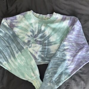 Tye dye sweatfleece cropped crew neck from Aritzia!